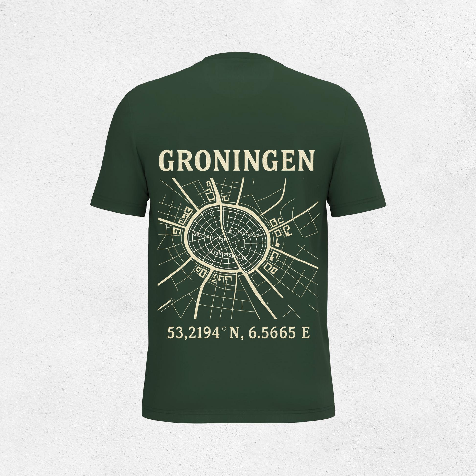 G‑TOWN Groningen Coordinates Tee donkergroen – achterkant met Groningen stadskaart en coördinaten