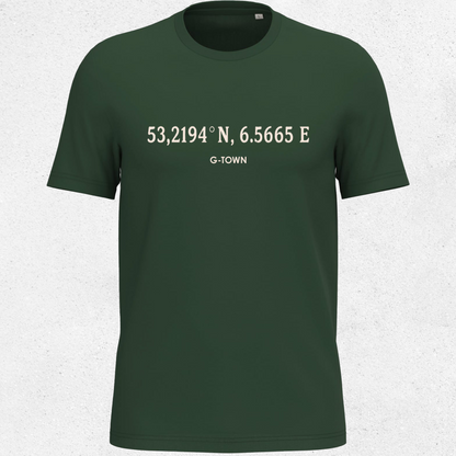 G‑TOWN Groningen Coordinates Tee donkergroen – voorkant met coördinaten 53,2194° N 6.5665° E