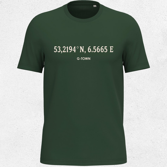 G‑TOWN Groningen Coordinates Tee donkergroen – voorkant met coördinaten 53,2194° N 6.5665° E
